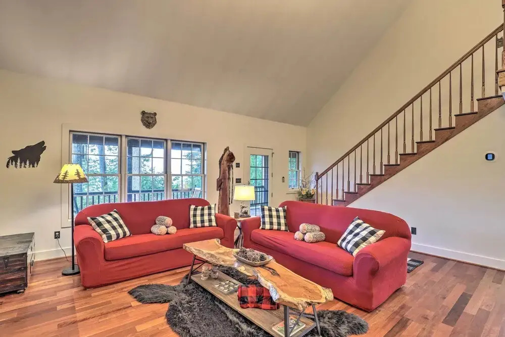 Tranquil Hendersonville Cabin w/ Mountain Views!
