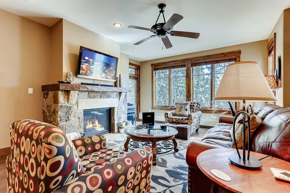 Luxury Water House Ski W/ Pool & Hot Tubs 3 Bedroom Condo