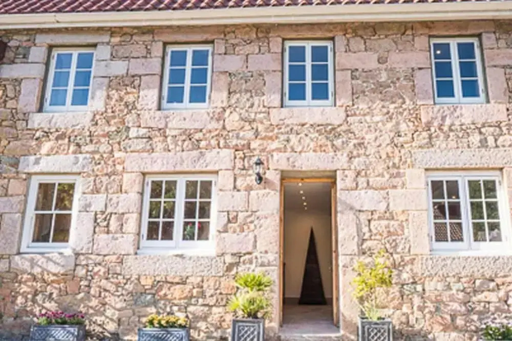 1 Bed Suite - Sleeps 2, Patio, Parking & Wifi