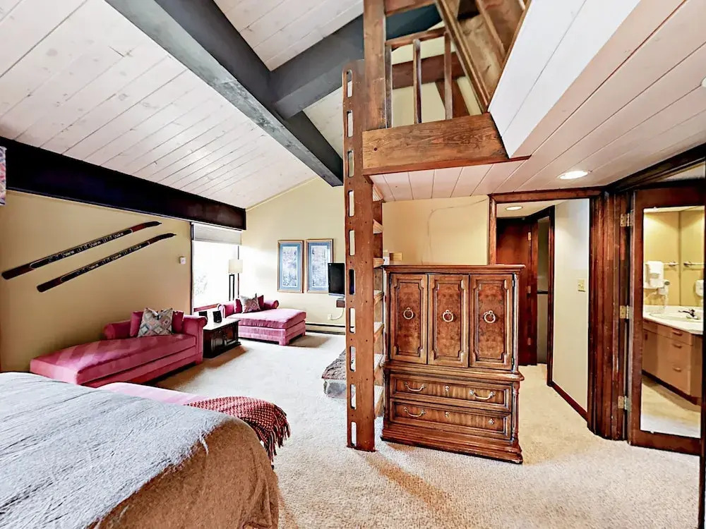 E Lionshead Condo #402 3 Bedrooms 3 Bathrooms Condo