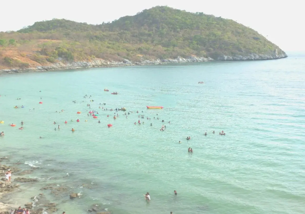 Sichang Sabaidee Holiday House