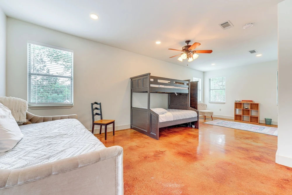 San Marcos Home w/ Fire Pit ~ 10 Mi to Downtown!