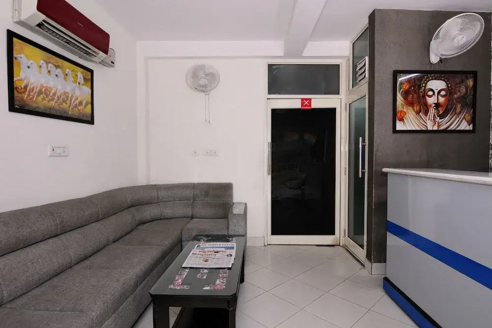 OYO 2041 Hotel Silver Land