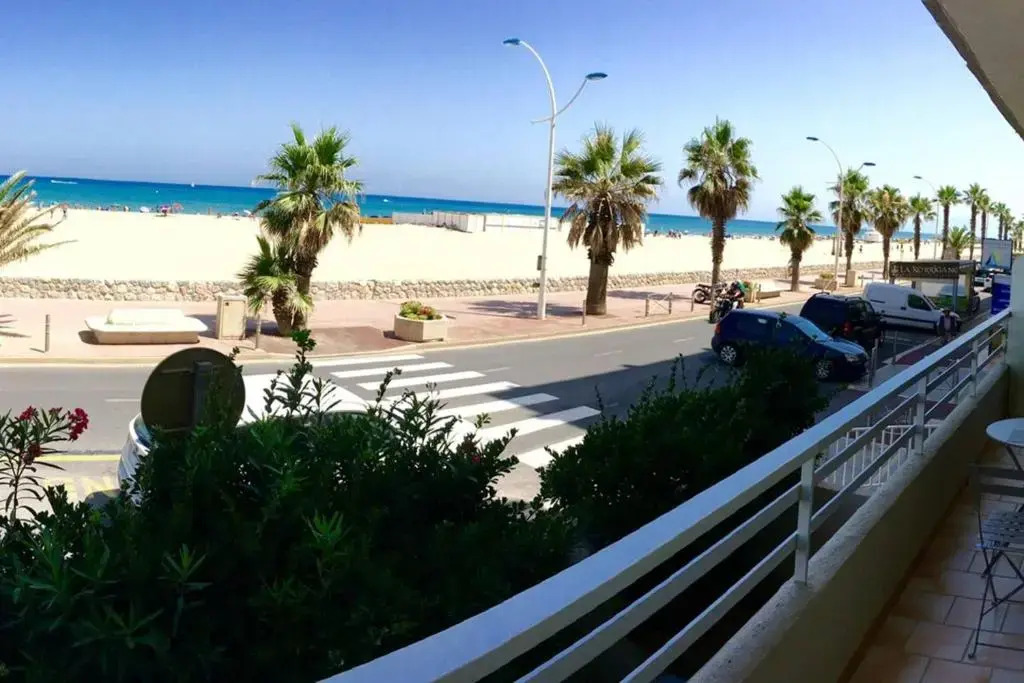 "PLAGE" Splendide Vue Mer depuis la chambre et le salon cuisine, 20m de la plage!