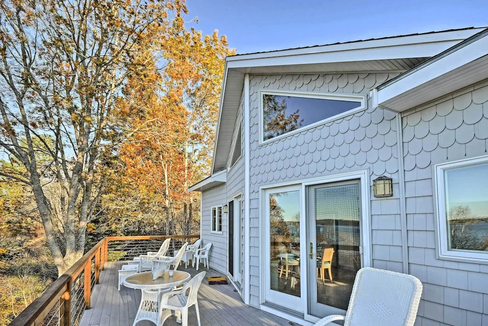 2BR Coastal Gem! Breathtaking Ocean/mountain View