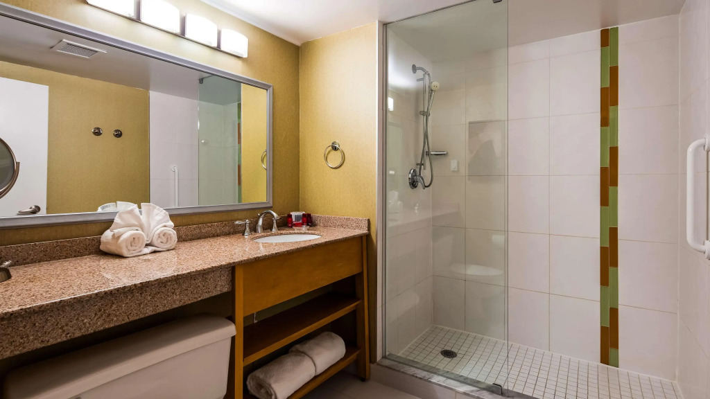 Best Western Premier Toronto Airport Carlingview Hotel