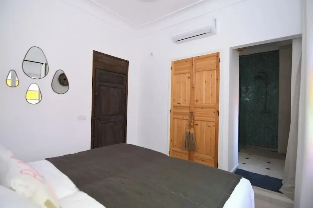 Riad Larbi Khalis