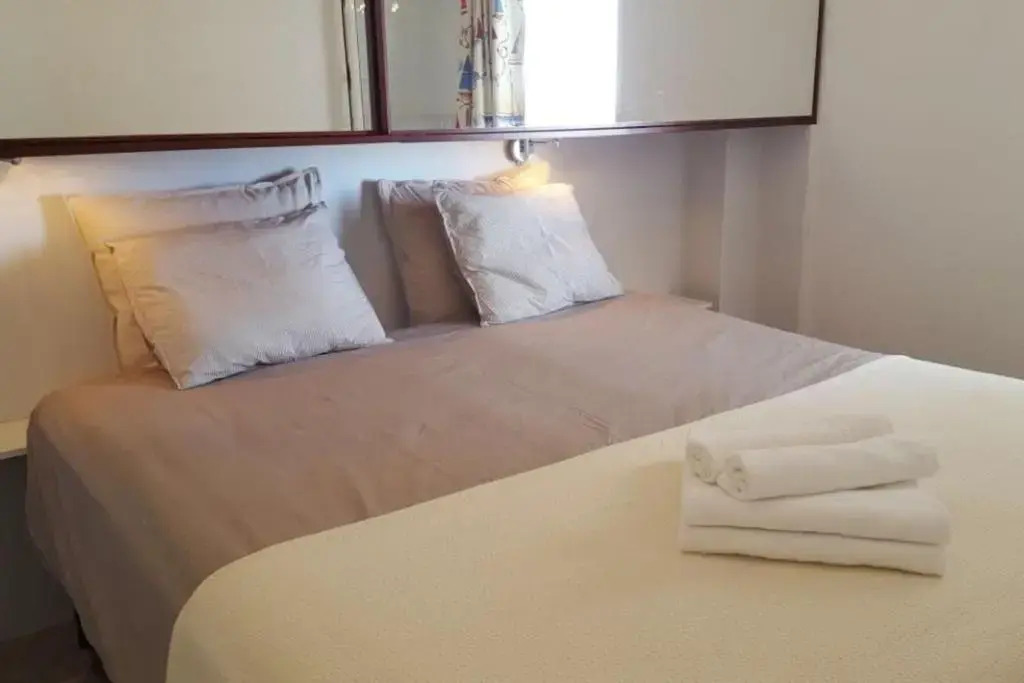 5 min walk from Yumbo! 417