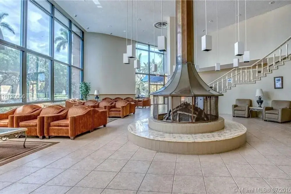 Amazing Apartment,hallandale Beach, Walk to Ocean!