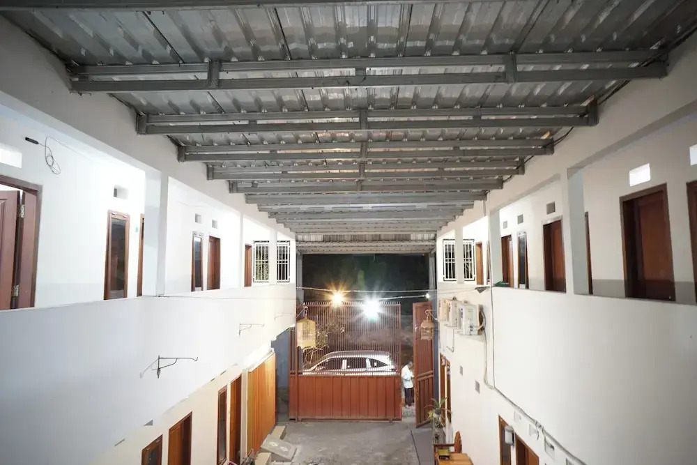 OYO Life 93038 Kost Putra Malilah