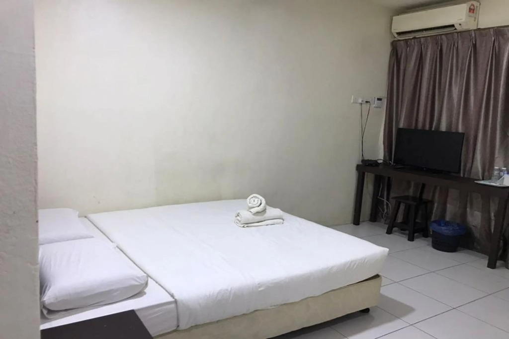OYO 1104 Q Hotel