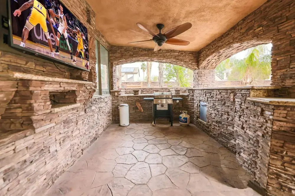 Luxury Estate 4bdrm Pool Spa Oasis Pets Welcome