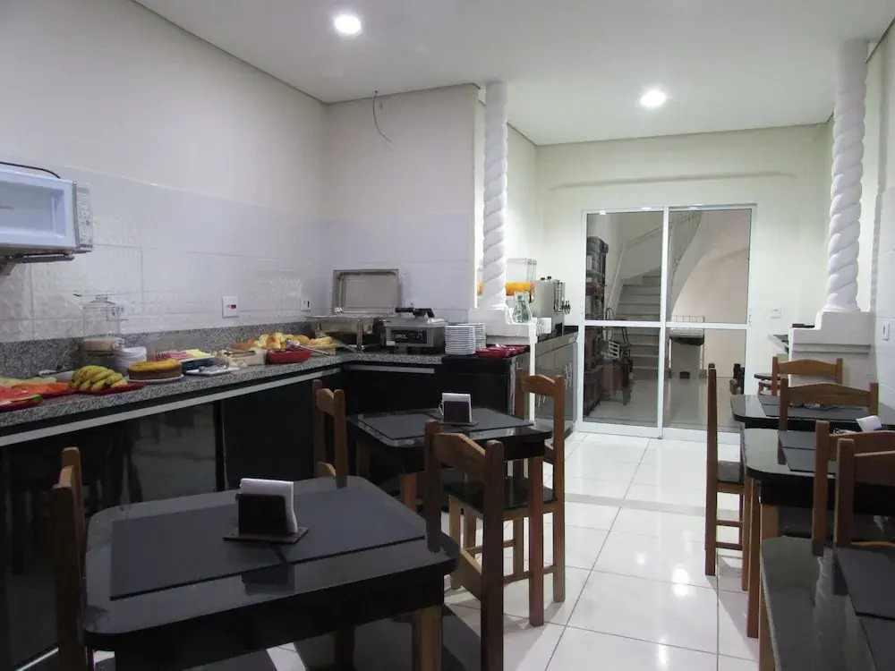 Hotel Minho - Ótima Escolha Próximo à 25 de Março, Brás, Bom Retiro, Metrô e Hospital da Mulher - Café da Manhã Incluso - Estacionamento em Frente