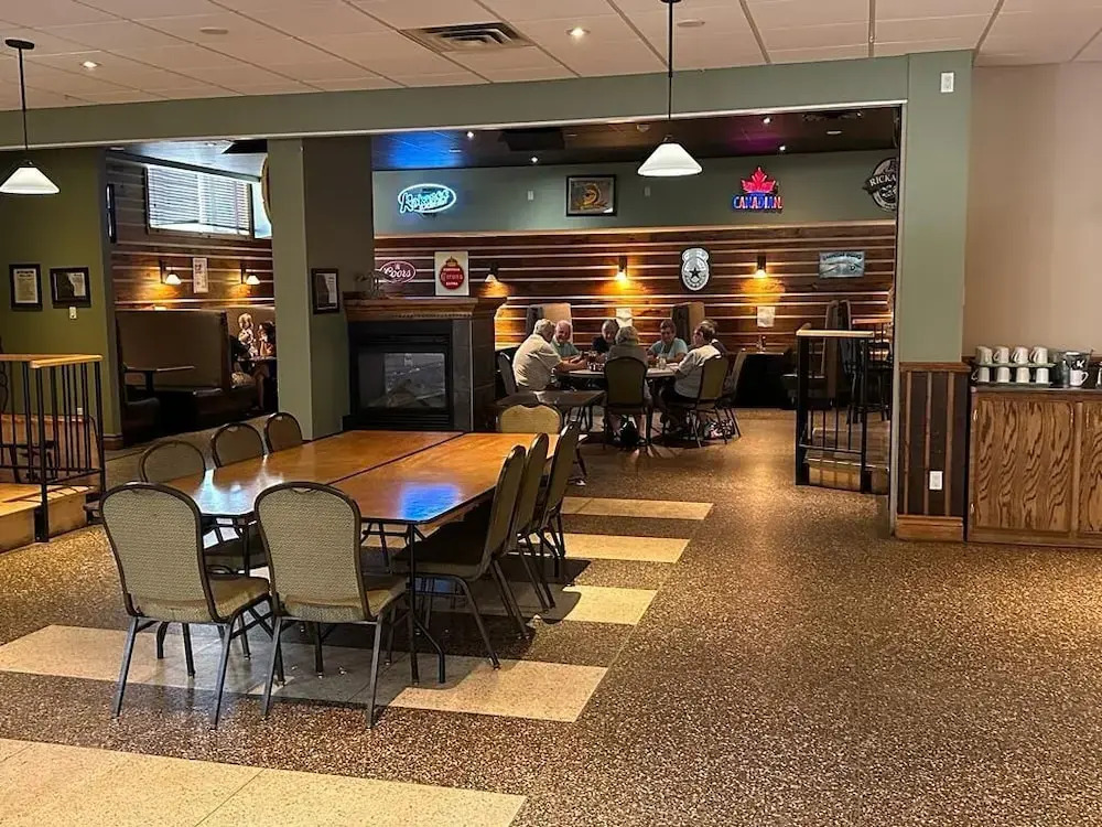 Bears den Lounge and Motel