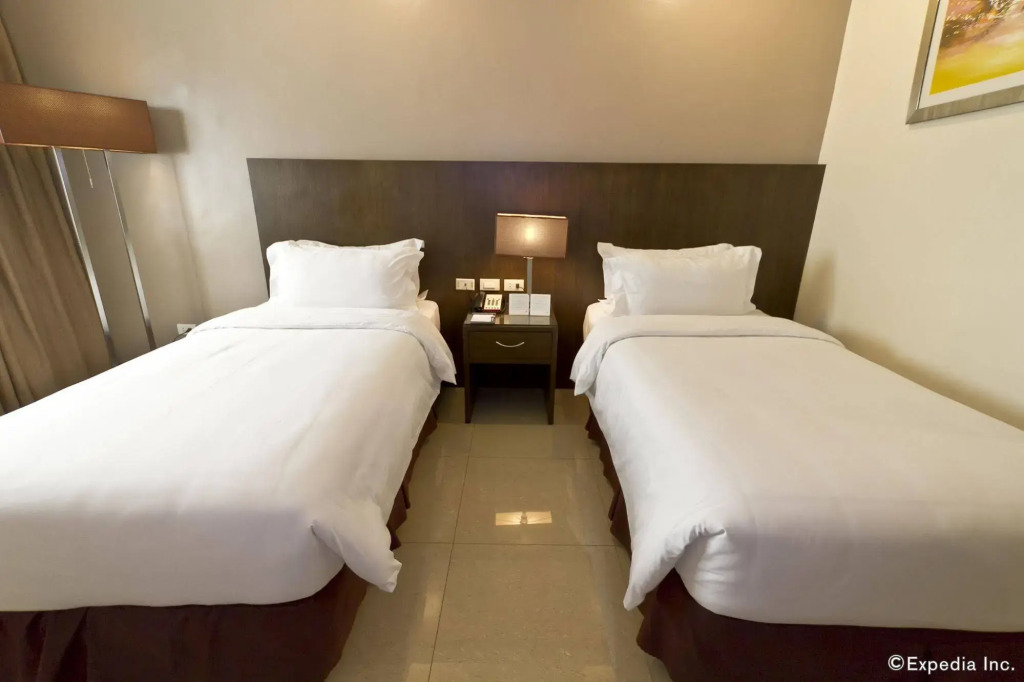 Mandarin Plaza Hotel