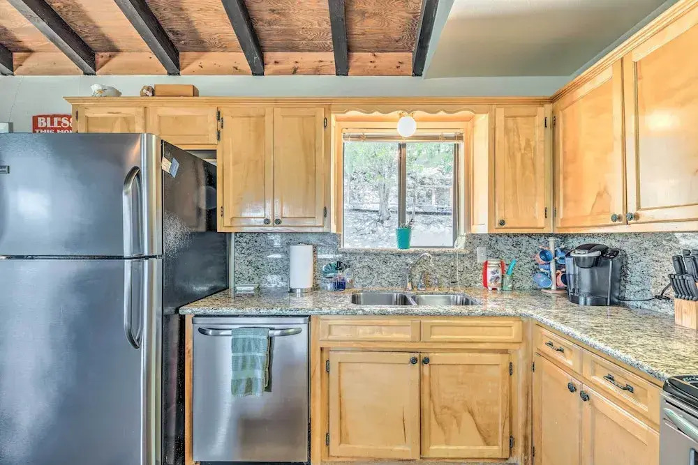 Scenic Hideaway w/ Deck & Grill ~ 6 Mi to Ruidoso!