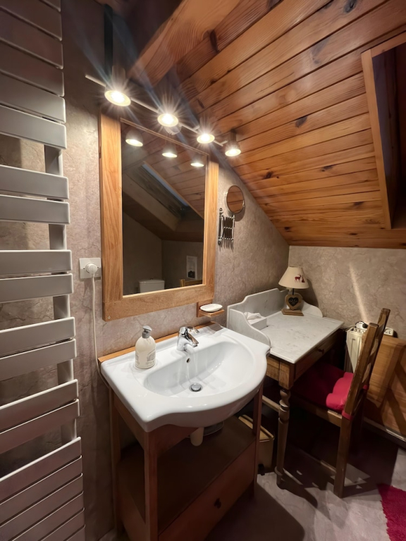 Spacious Chalet for 4 in Hommert