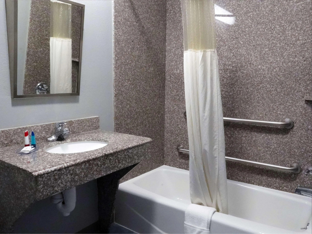Americas Best Value Inn and Suites Bush International Airport