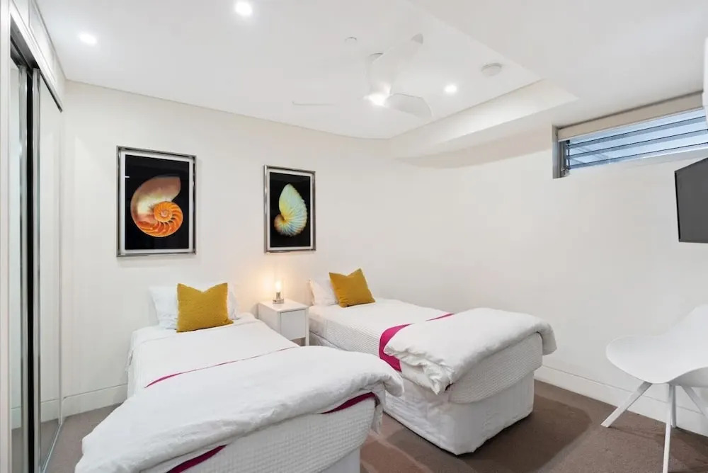 Sea Pearl 202- Waterfront Luxury