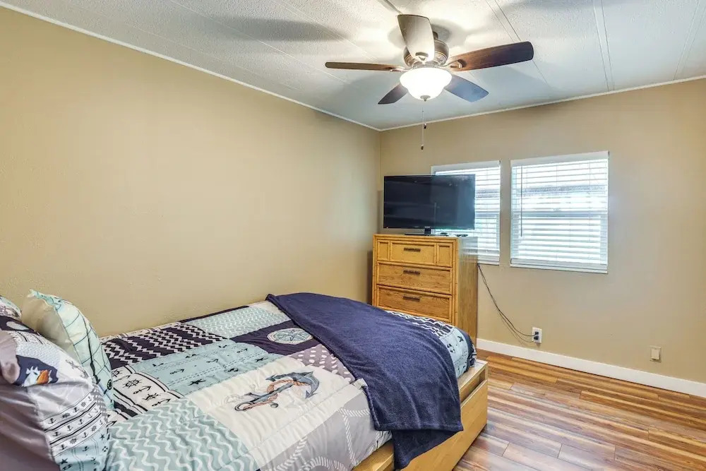 Lakefront Home w/ Hot Tub & Dock in Orlando!