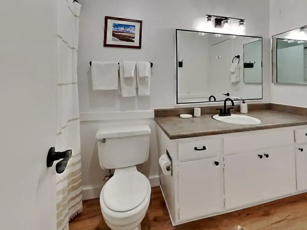 Spacious Slopeside Location by RedAwning