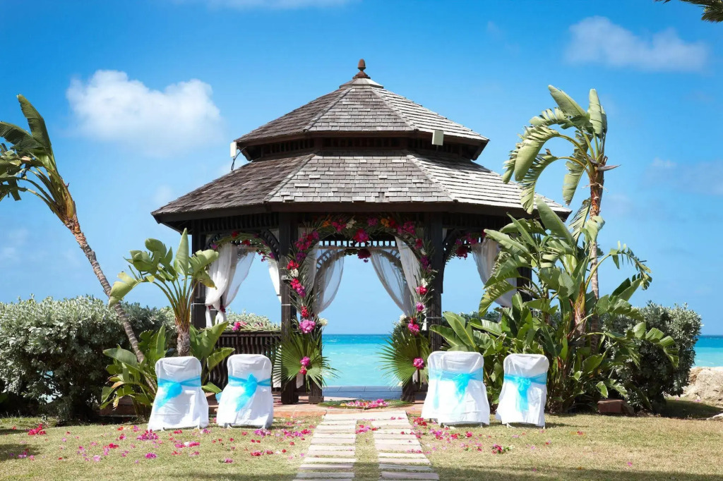 Blue Waters Resort and Spa