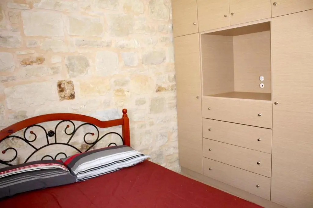 2 bedrooms house at Chersonissos 500 m away from the beach with furnished terrace and wifi