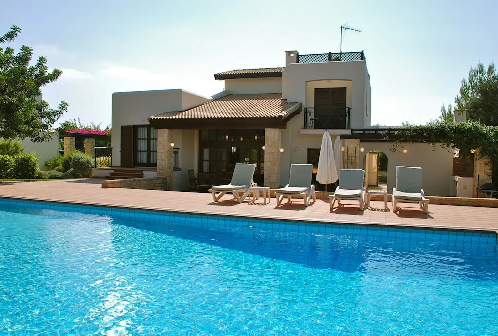 Villa 32 - Limni