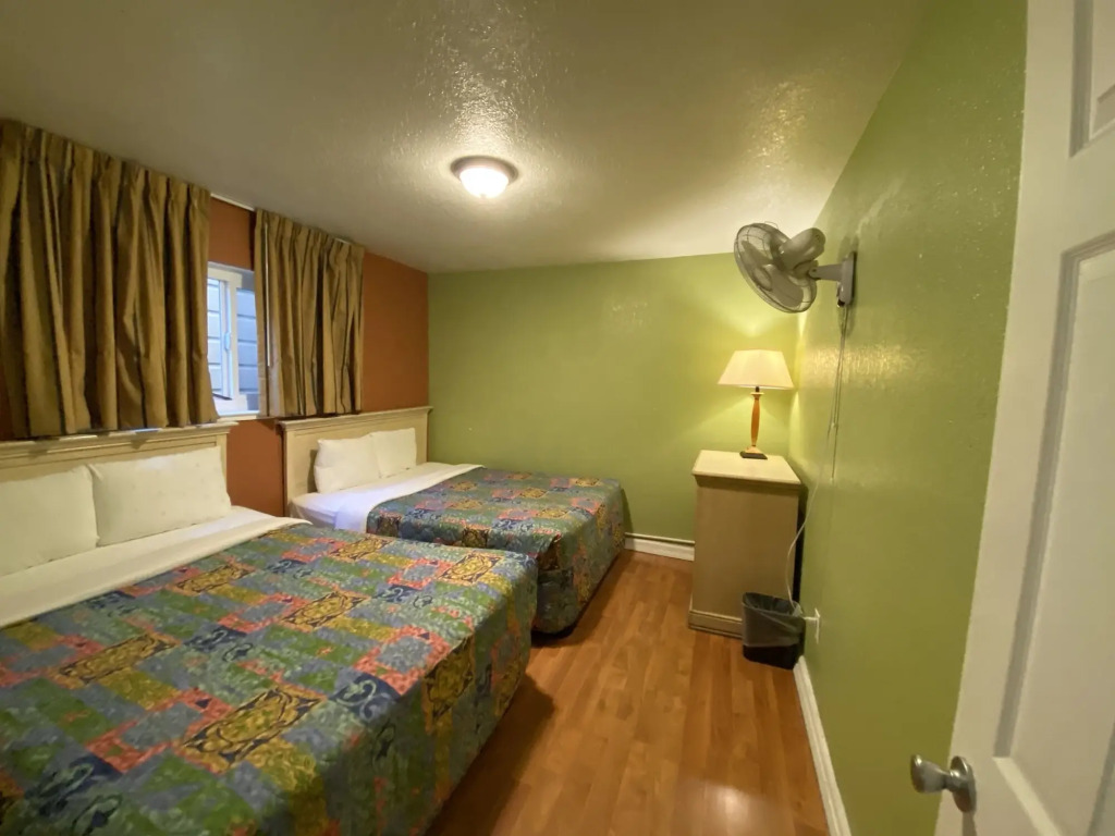 Fireside Inn By The Beach Boardwalk & Bowling
