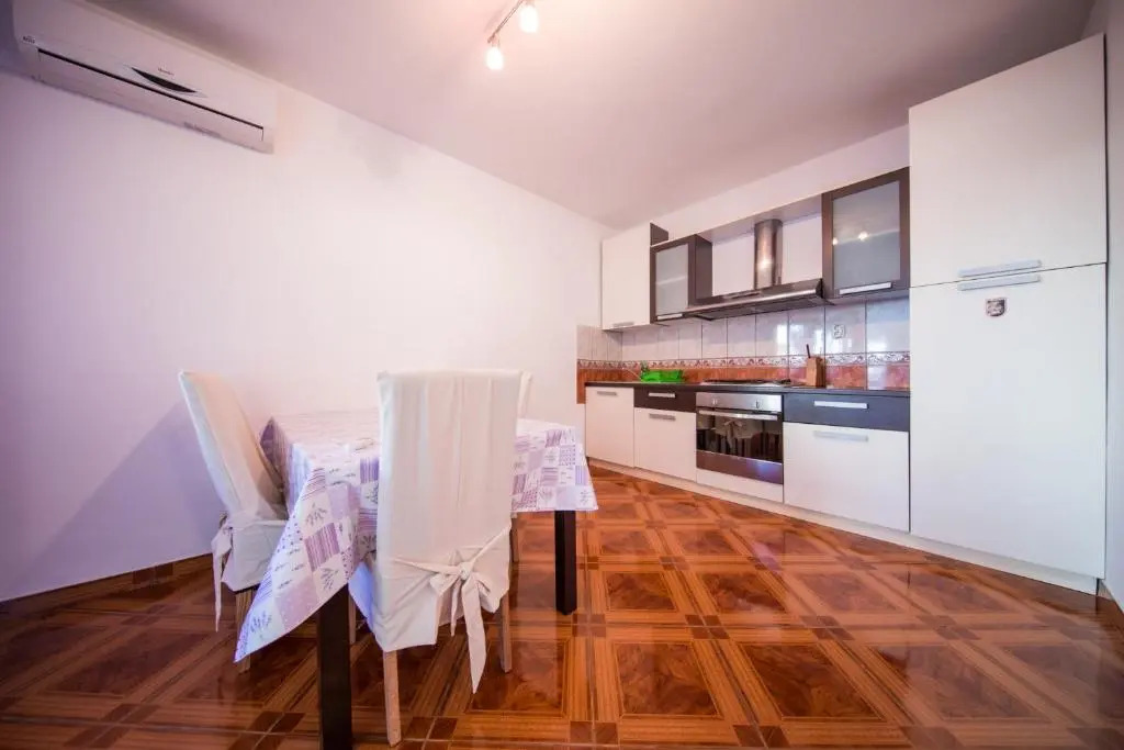 Apartments Nikola Vidović