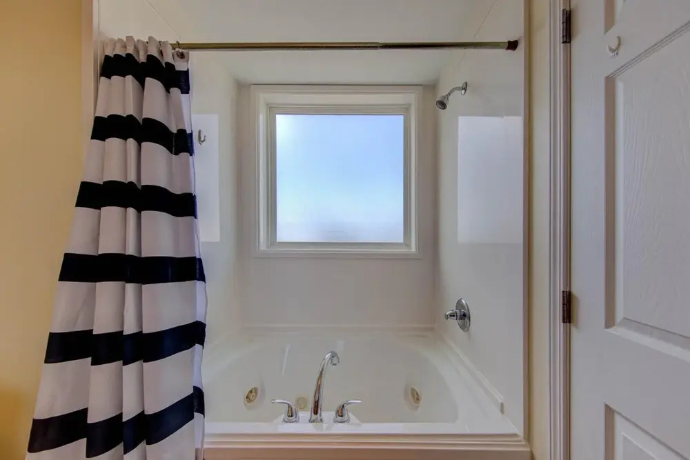 Bayfront Spacious Condo for Boat Lovers and Steps to White Sands of Fort Morgan