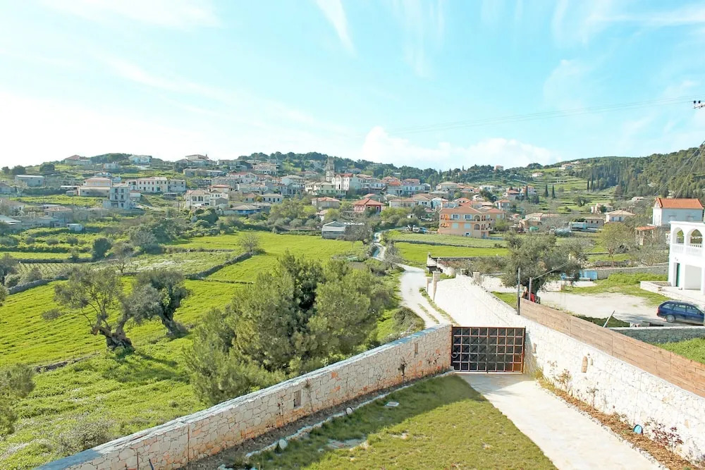 The Vivian - Luxury Stone Villa