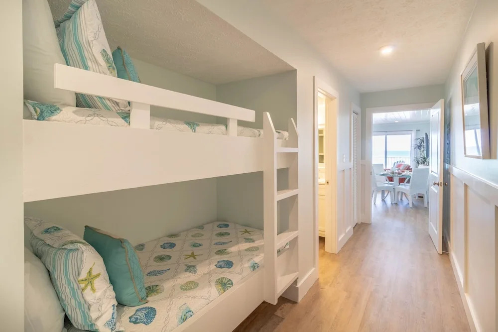 Eastern Shores - 206 1 Bedroom Condo by RedAwning