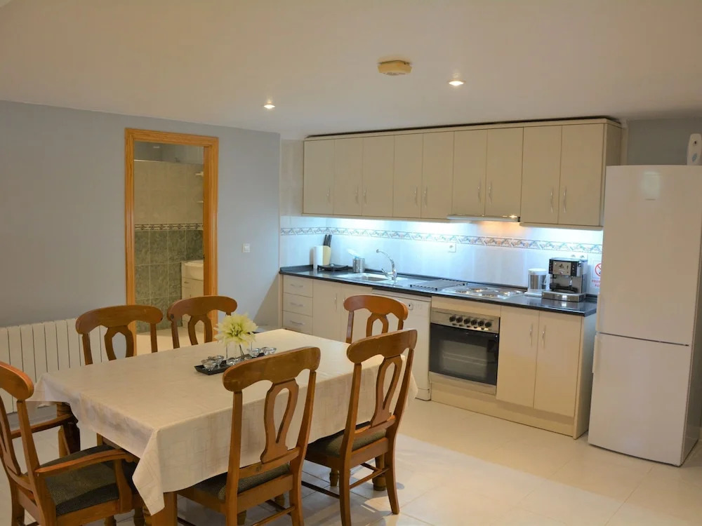 Large Villa With Private Pool and Five Bedrooms in Benijofar