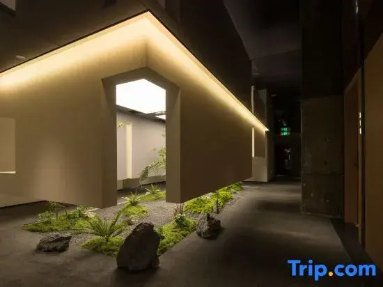 SFEEL Designer Hotel (Chengdu Vientiane City & Yushuang Road Metro)