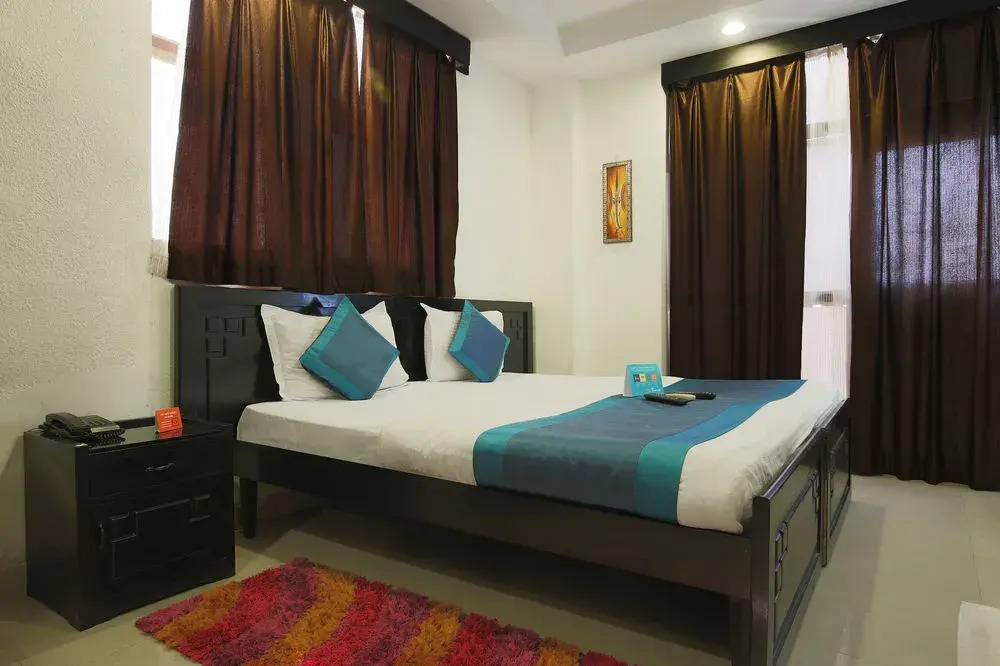 FabHotel Kailash Colony Metro Station