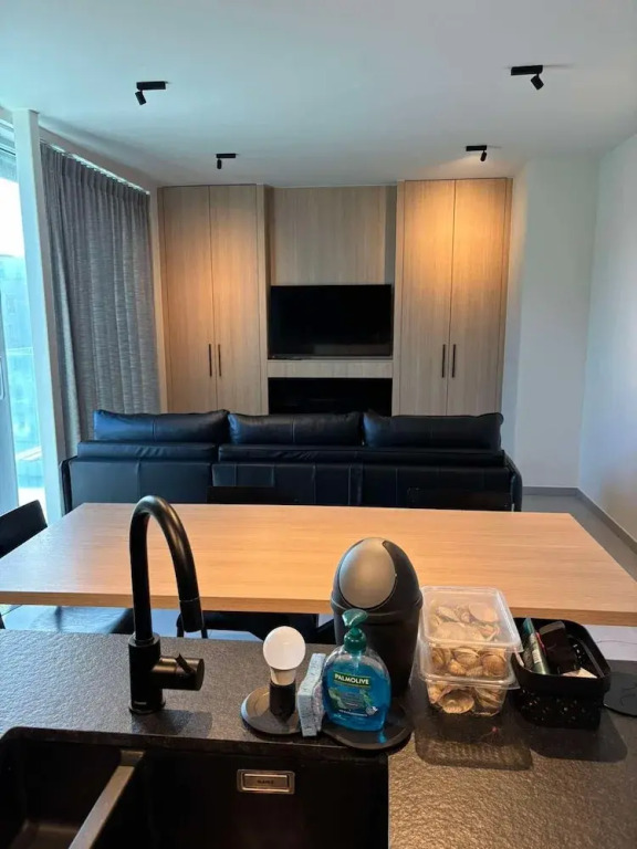 Huswell - Beachfront Apartment With sea View