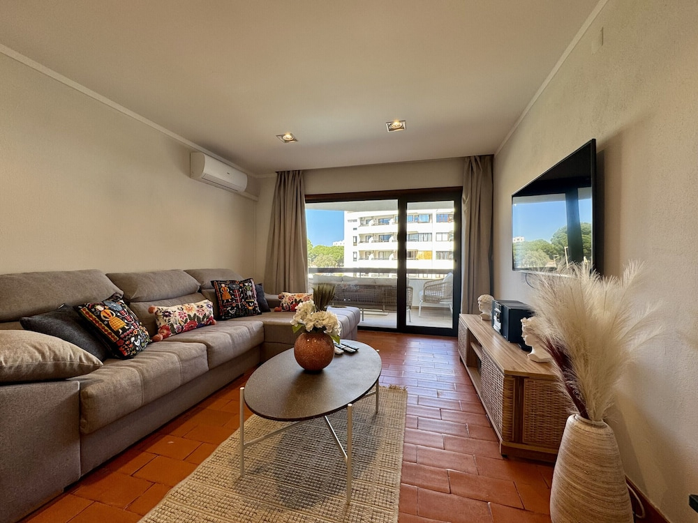 Vilamoura Summer Villa 2 With Pool by Homing
