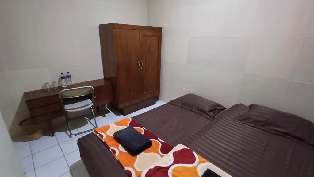 Spot On 3988 Kost Carmelia Baranangsiang Syariah