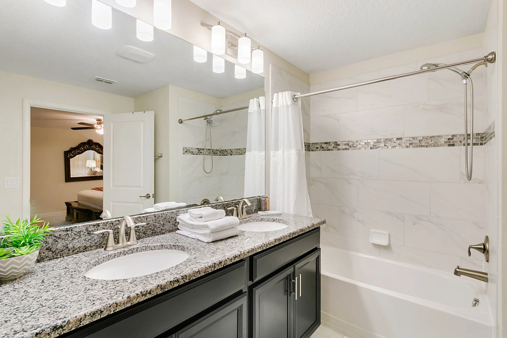 4 Bd 3 Ba Storey Lake 3056 Gs
