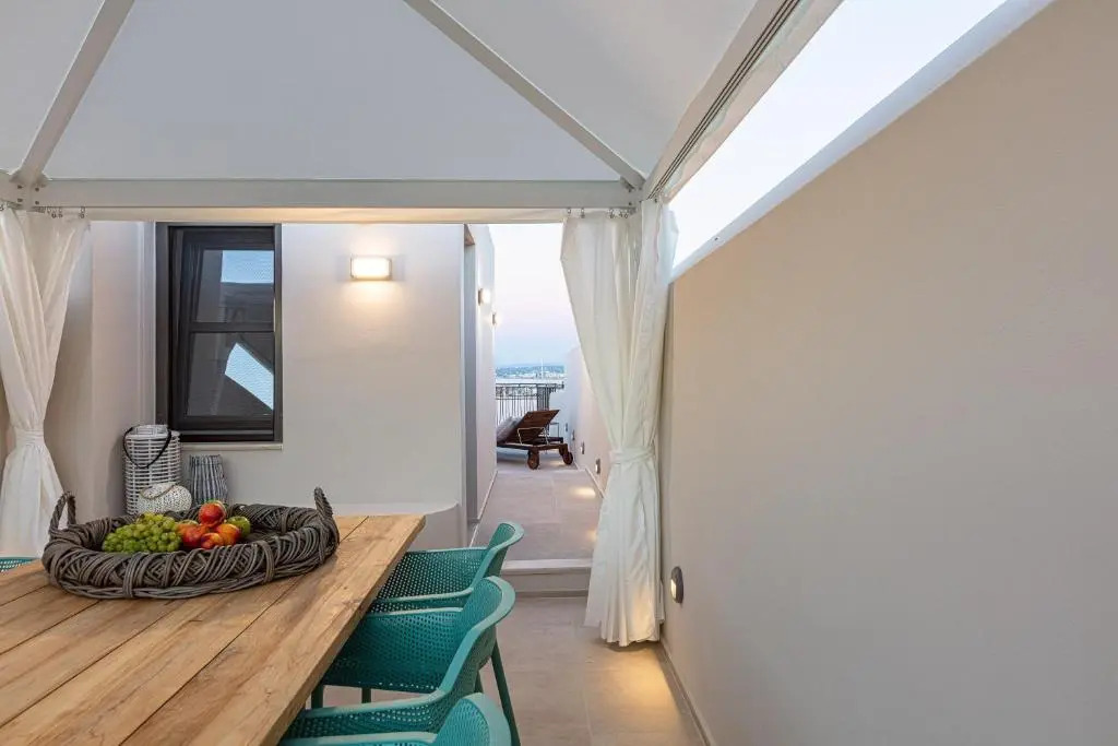 V77 Seafront Suites