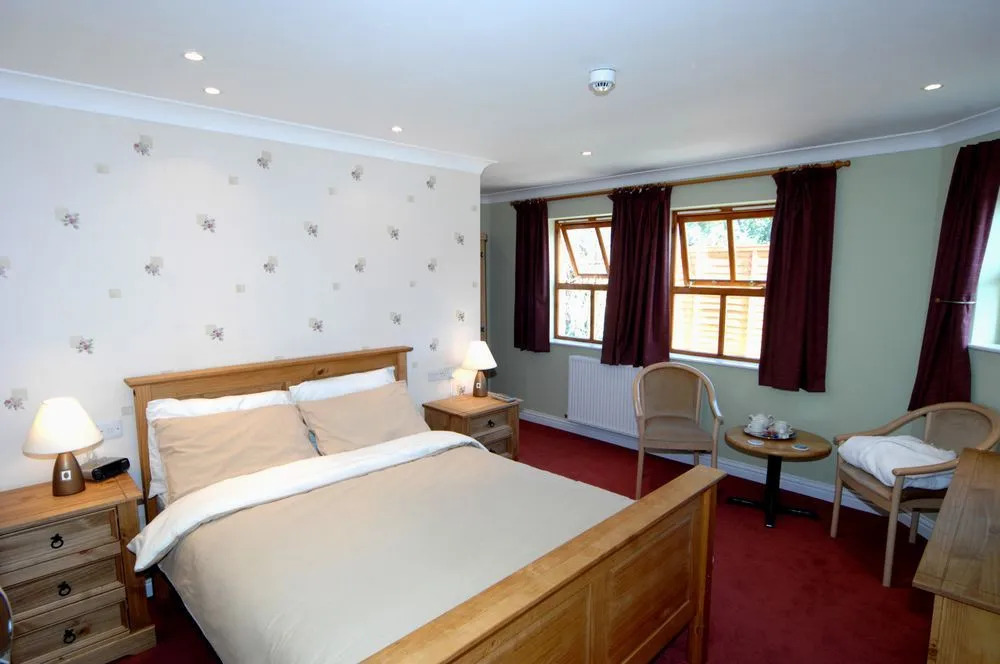 New Overlander Inn