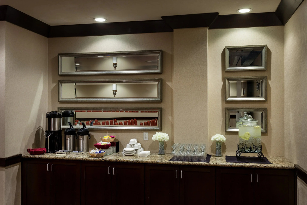 Crowne Plaza Anchorage-Midtown by IHG