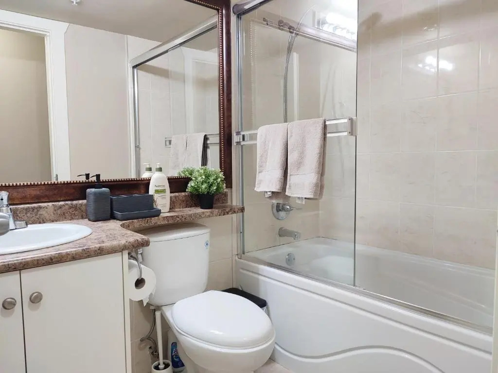 Entire 1BR Suite w King Bed, Private Entrance, Ground Level