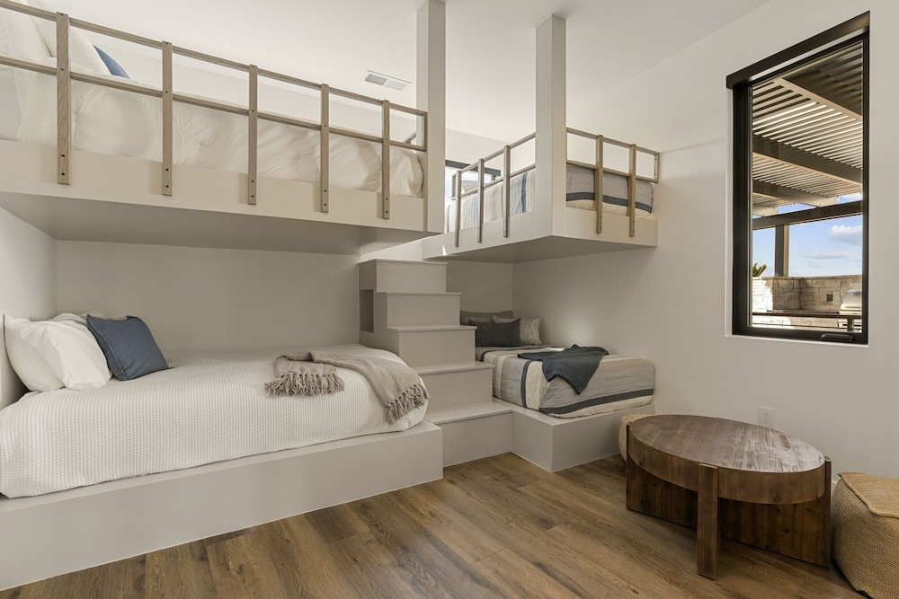 Pearl Beach A+b 6 Bedroom Home