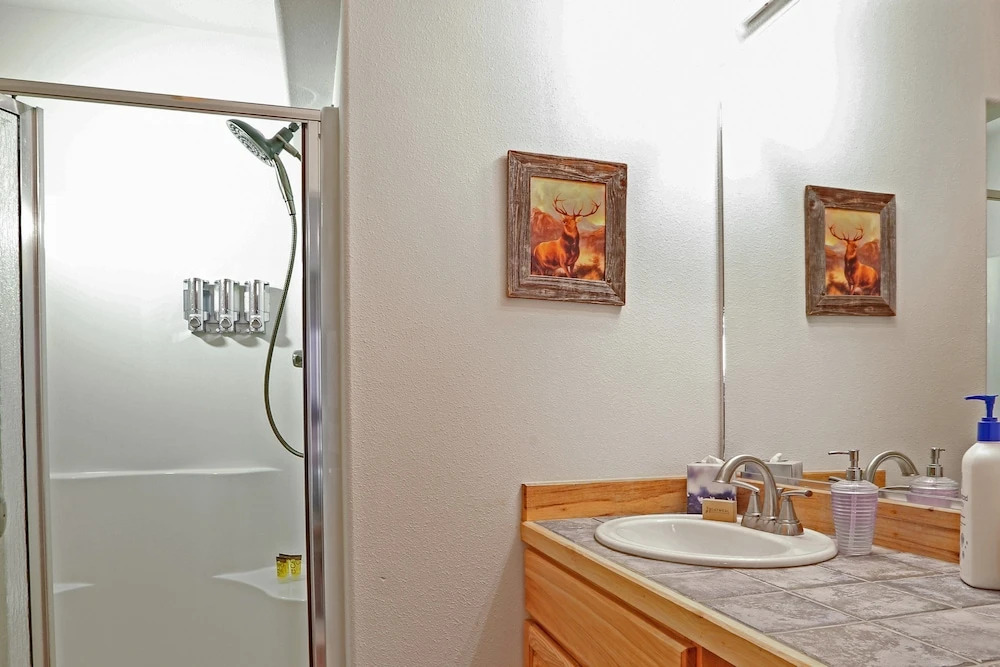 Condo on Shuttle Route 3 Bedrooms 4 Bathrooms Condo