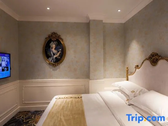 Haikou Monet Garden French Light Luxury Hostel (Qilou Old Street)