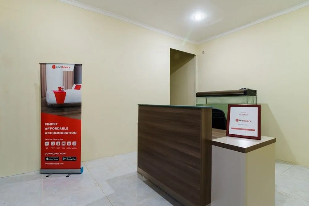 RedDoorz Syariah near RS Mitra Keluarga Depok