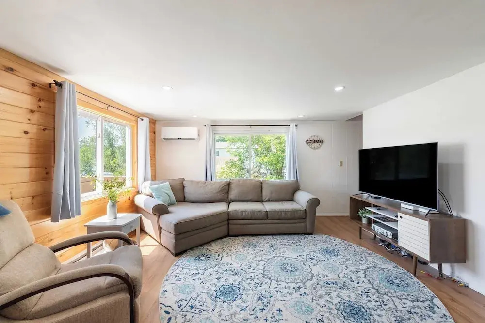 The Lake Life by Avantstay Lakefront + View + Hot Tub