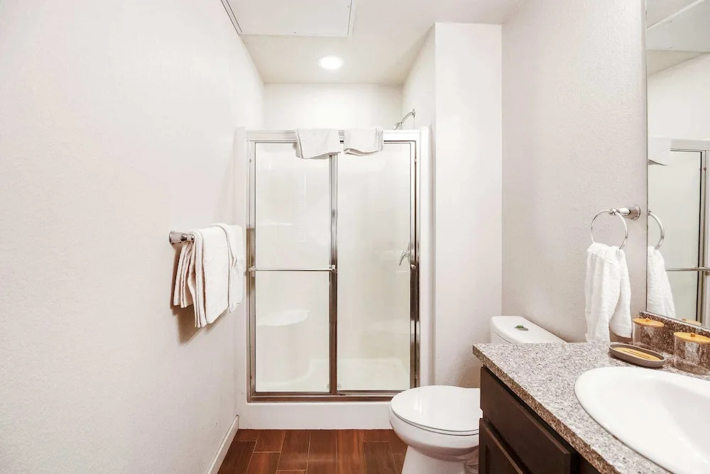 Spacious 3BR Apartment Central to All